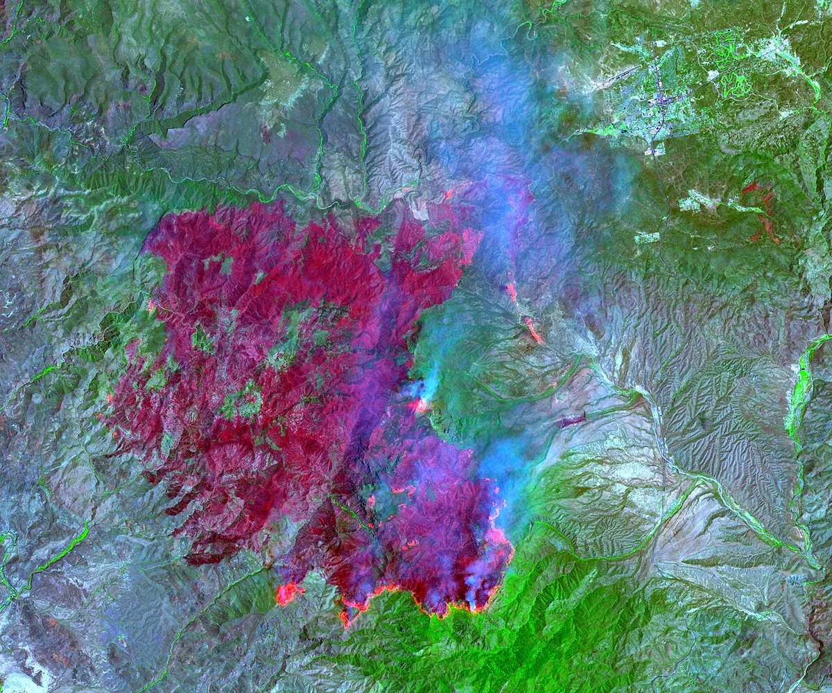 Willow Fire (2004) in Yavapai County, Arizona - The Willow Fire, growing to over 70,000 acres, spared the city of Payson, Arizona. Cooperating weather on Sunday allowed fire crew