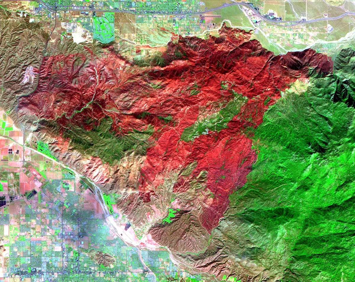Esperanza Fire (2006) in Riverside County, California - The Esperanza fire started on October 26 in the dry brush near Palm Springs, CA. By the time it was contained 6 days later, the fi